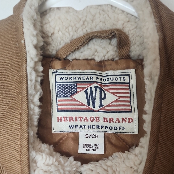 Brown Outdoor Vest with High Collar and Durable Fabric - Picture 4 of 4